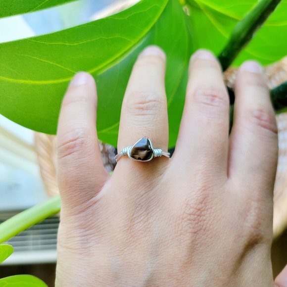Dainty Handmade Brown Stone Wire Ring, size 5.5 - Picture 2 of 5